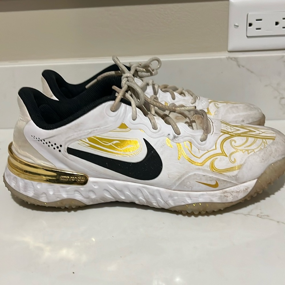 Nike Alpha Huarache Elite 3 Turf White Gold Baseball Shoes Size 10 CV3561-101